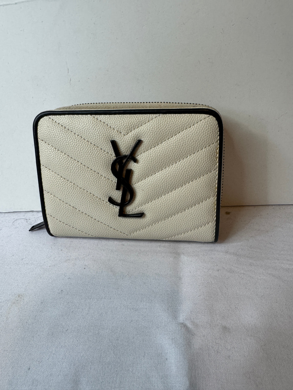 Back of ivory chevron quilted wallet with contrasting dark trim
