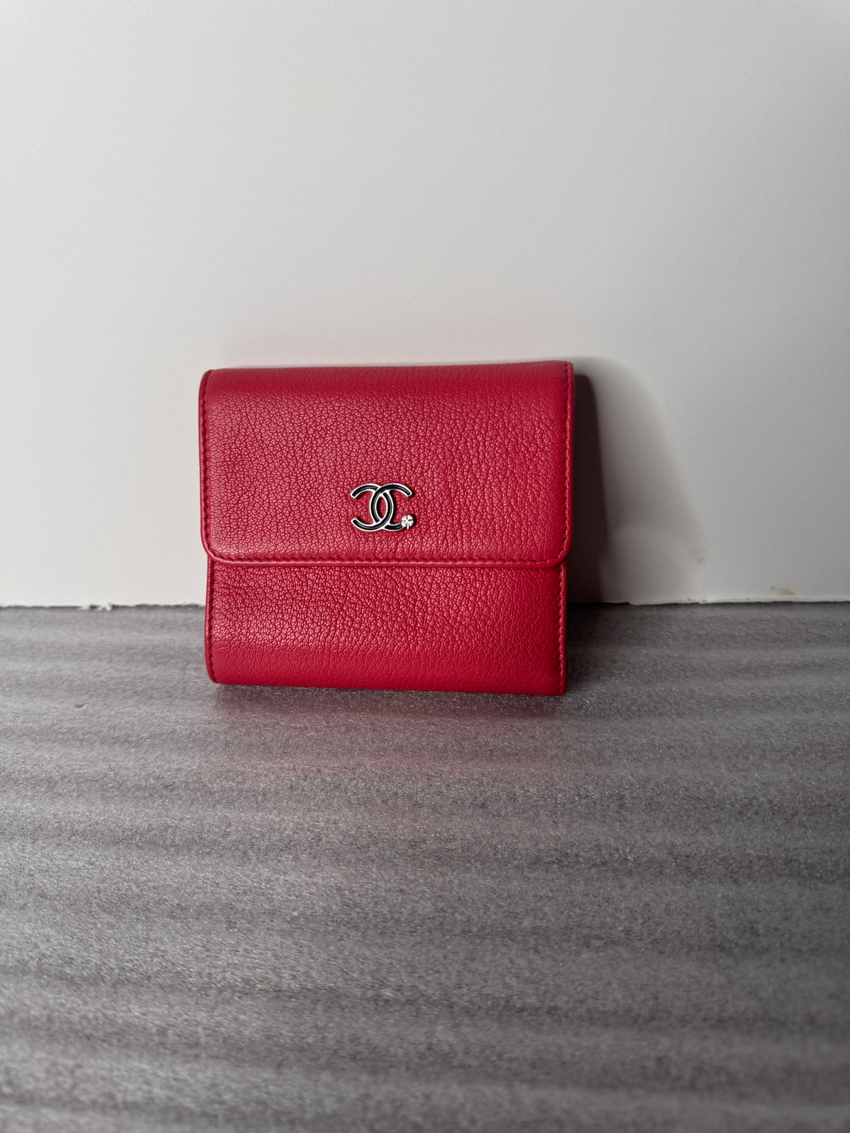 Wallet edges and folded side detail