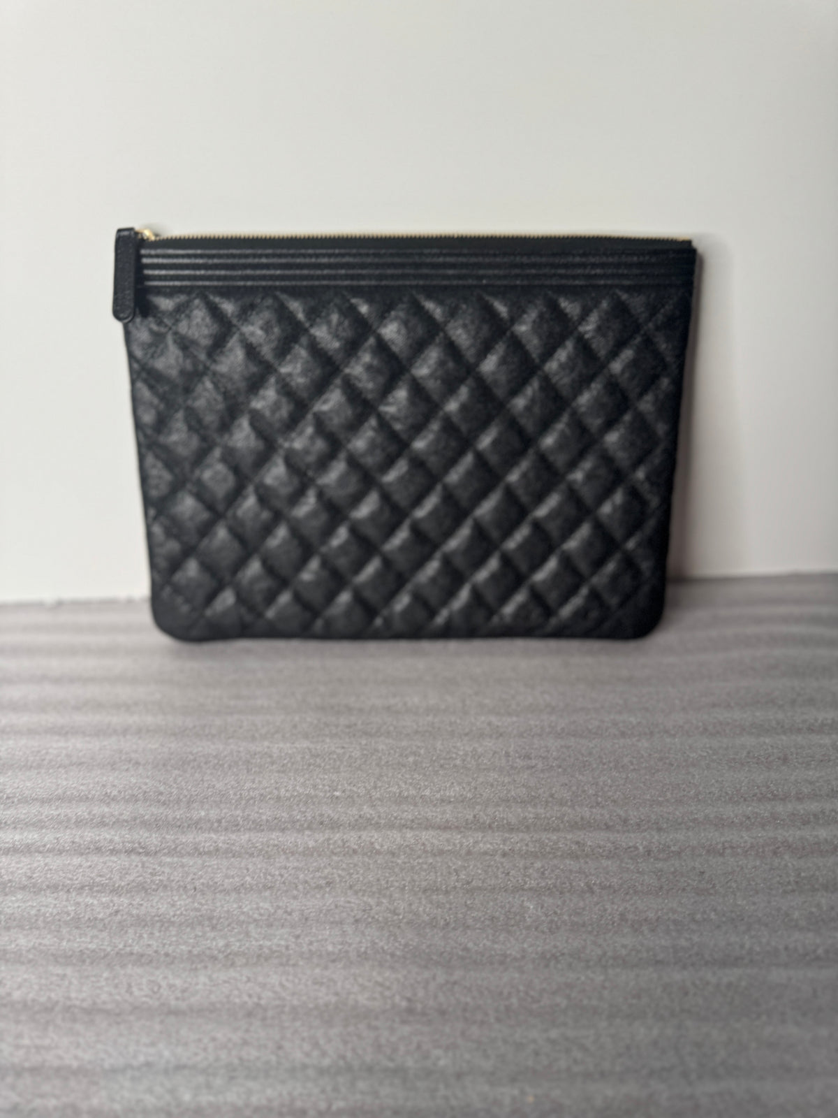 Side profile of slim zip clutch
